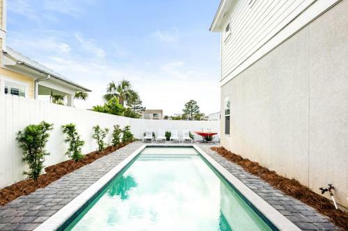 New Luxury Home! New Private Pool! Gated Community!