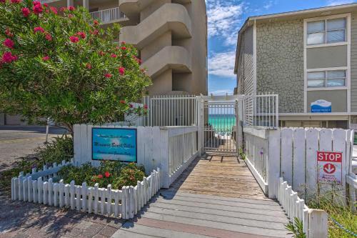 Bright And Modern Townhome Steps To Miramar Beach!