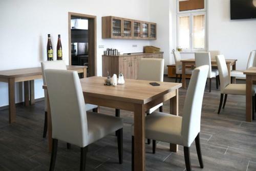 Hostal Penzion Na Zlat� Cest?
