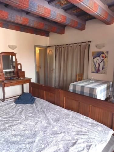Renaissance Vintage Apartment A3