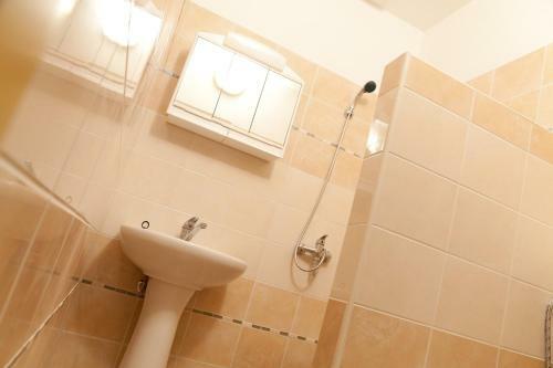 Hostal Restaurace Penzion Pod ?um�rn�kem