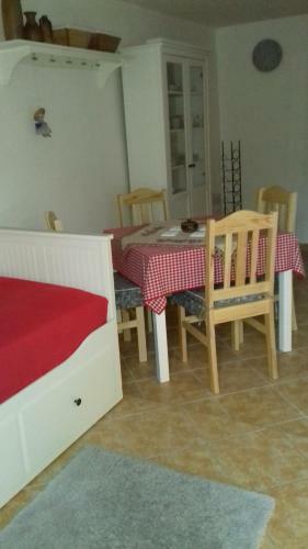 Apartm�ny Na Hl�n?