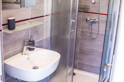 Apartamento Penzion U Parku T?ebo?