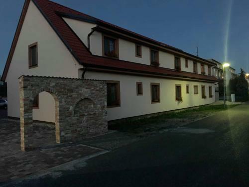 Hostal Penzion Tram�n