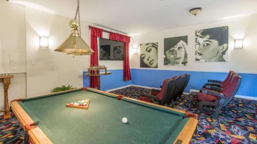 Mickeys Maingate Mansion