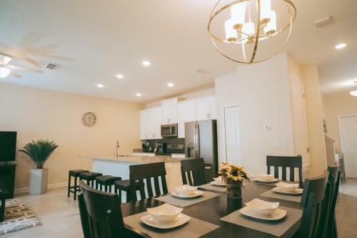 Luxury Thownhouse With Private Pool