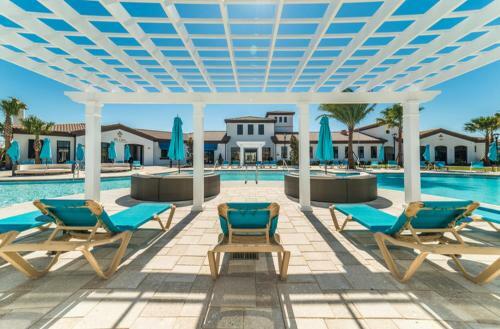 Exquisitely Prestige Large Home With Private Pool