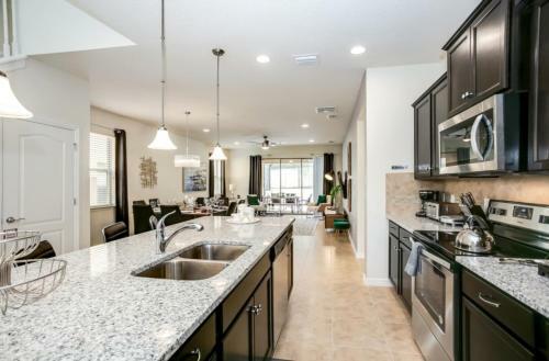 Exquisitely Prestige Large Home With Private Pool