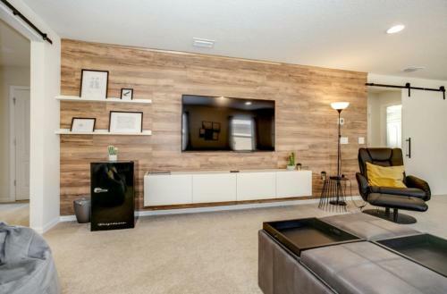 Exquisitely Prestige Large Home With Private Pool