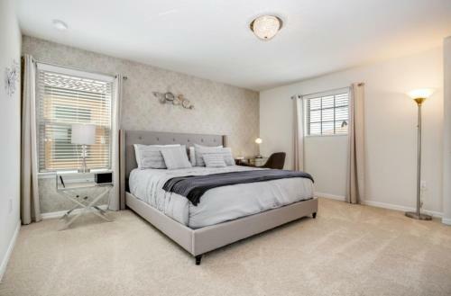 Exquisitely Prestige Large Home With Private Pool