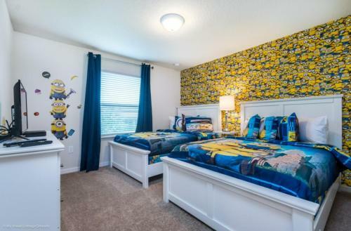 Stay Right Next To Mickey
