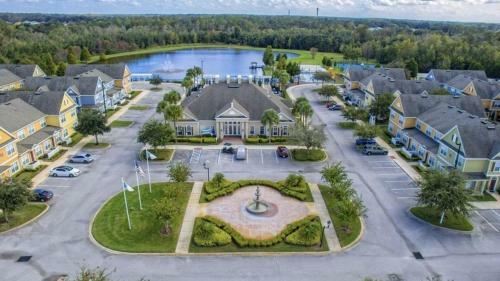 Beautiful Town Home 5 Miles From Disney Entrance