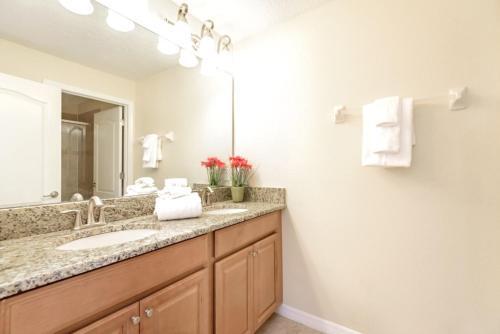 Sun Kissed 4 Bdm Townhome With Pool Townhouse