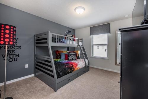 Inviting 4 Bdm Townhome Sleeps 11 Townhouse
