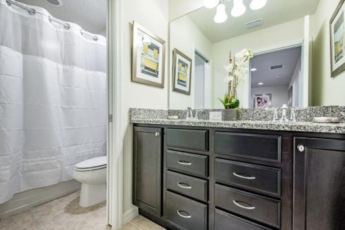 Inviting 4 Bdm Townhome Sleeps 11 Townhouse