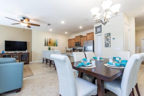 World Class - Storey Lake Villa - Sleeps 10 Townhouse