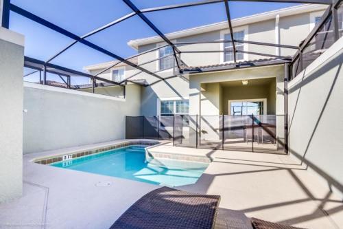 World Class - Storey Lake Villa - Sleeps 10 Townhouse