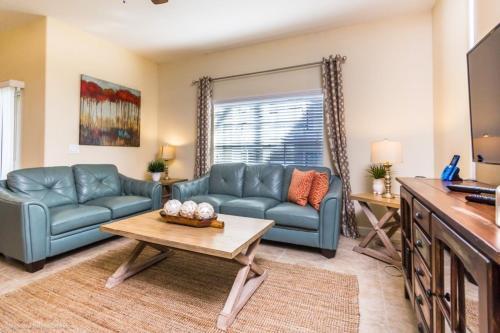 World Class - Storey Lake Villa - Sleeps 10 Townhouse