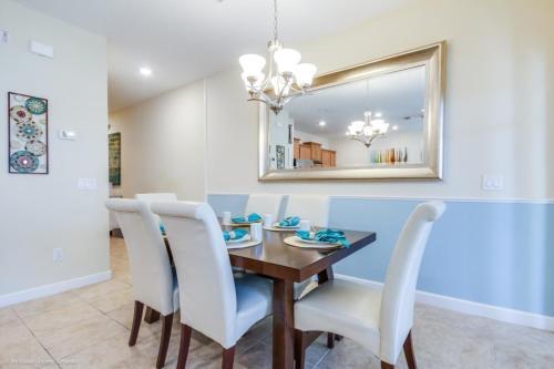 World Class - Storey Lake Villa - Sleeps 10 Townhouse