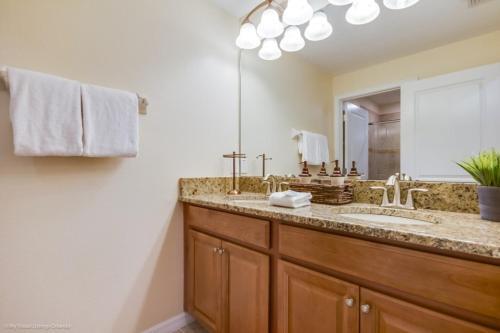 World Class - Storey Lake Villa - Sleeps 10 Townhouse