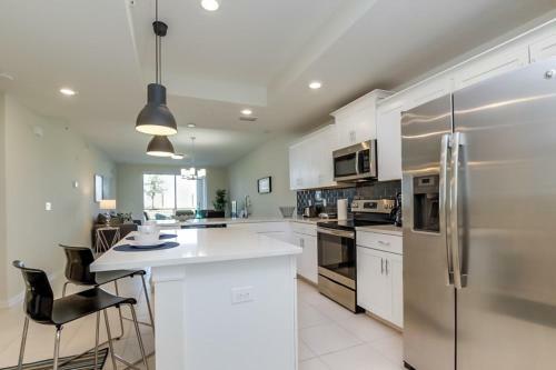 Luxurious 1st Floor 2 Bedroom Townhome Townhouse