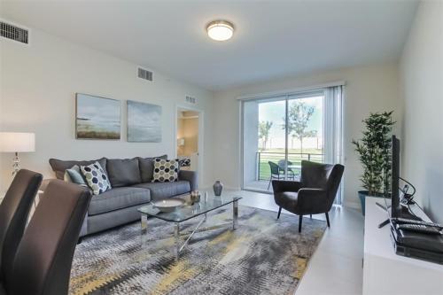 Luxurious 1st Floor 2 Bedroom Townhome Townhouse