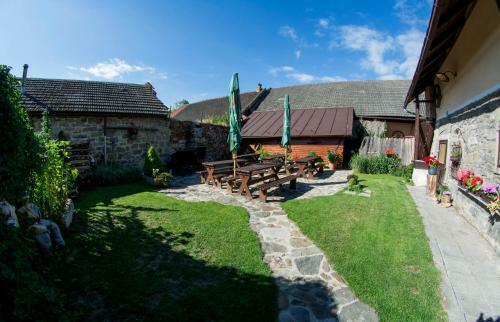 Hostal Penzion Kamenn� Dv?r
