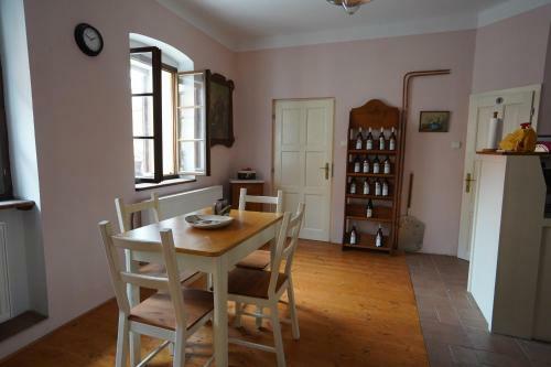 Hostal Ubytov�n� U Zim?