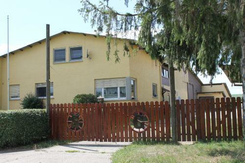 Apartamento Urgem�tliche Ferienwohnung Im Kraichgauer H�gelland