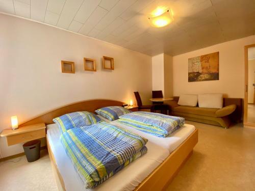 Hostal Winzerhaus Im Oberdorf - Ferienwohnung Oder G�stezimmer Oder Alles Zusammen