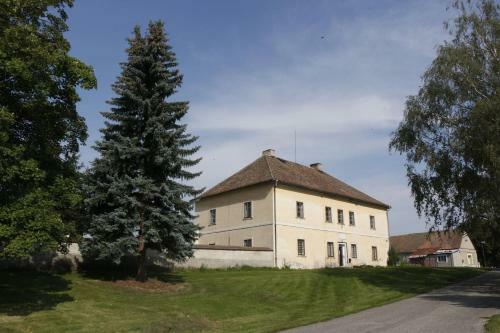Adela�s Czech Village House