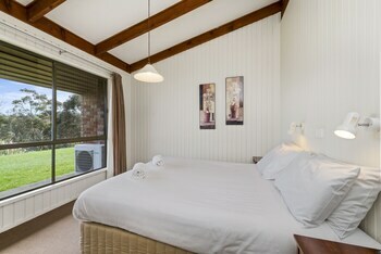 Hotel Beacon Point Ocean View Villas