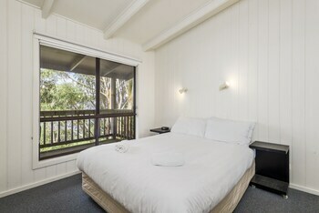 Hotel Beacon Point Ocean View Villas