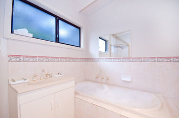 Hotel Beacon Point Ocean View Villas
