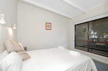 Hotel Beacon Point Ocean View Villas