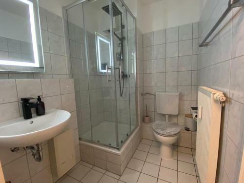 Suitable Living - Luxury Apartment With Balcony And Fast Wifi