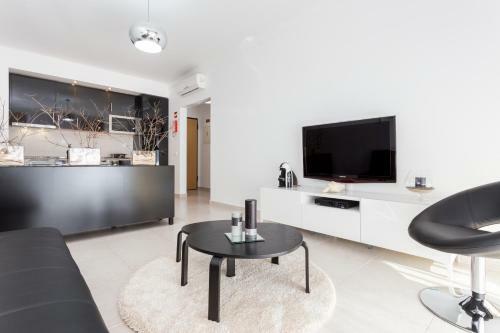 Mr. Sponsor Apartment