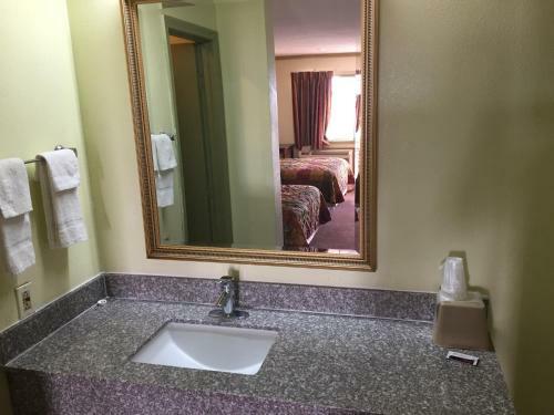 Motel Victorian Inn Midland