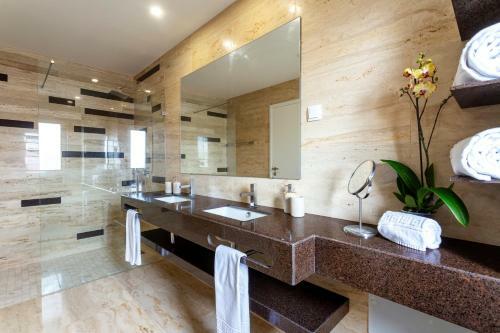 Luxury Vau Beach Villa With Private Pool