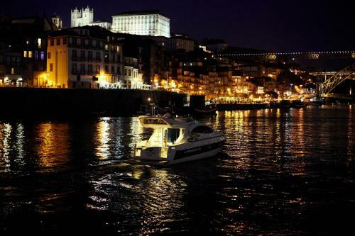 Douro River Private Yacht-accommodation