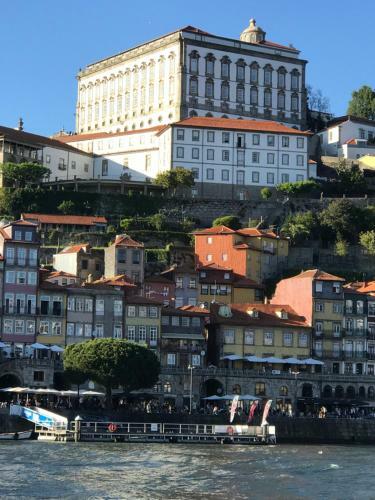 Douro River Private Yacht-accommodation