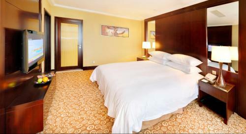 Golden Eagle Summit Hotel