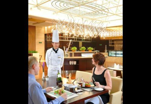 Golden Eagle Summit Hotel