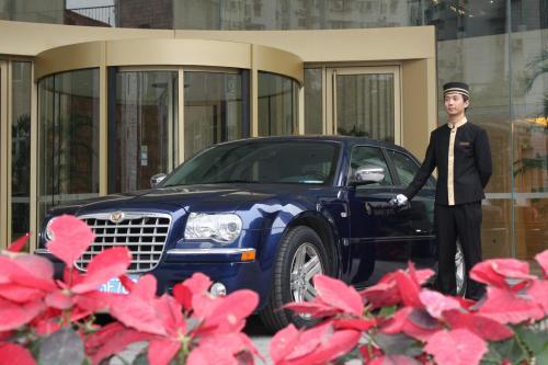 Golden Eagle Summit Hotel