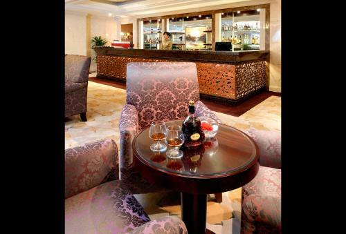 Golden Eagle Summit Hotel