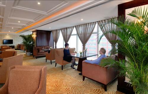 Golden Eagle Summit Hotel