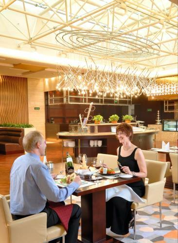 Golden Eagle Summit Hotel