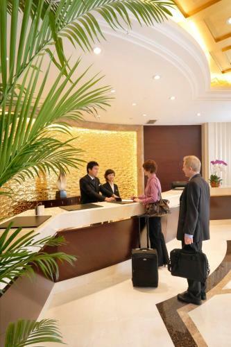 Golden Eagle Summit Hotel