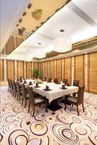 Golden Eagle Summit Hotel
