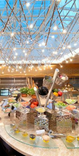 Golden Eagle Summit Hotel